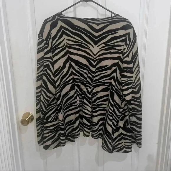 Cato / 1 pc sweater coat pc that appears as a 2 pc see - Picture 4 of 4